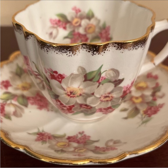 615. VINTAGE VICTORIA BONE CHINA CUP & SAUCER SET - Picture 5 of 5